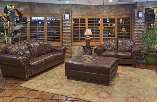 Carlsbad Hotel | Stevens Inn a Howard Johnson by Wyndham