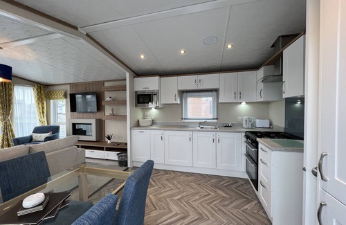 St. Andrews Cottage | Stewart Resort Lodge 21 is a luxury lodge that sleeps 4 guests in 2 bedrooms