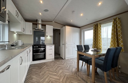 St. Andrews Cottage | Stewart Resort Lodge 21 is a luxury lodge that sleeps 4 guests in 2 bedrooms