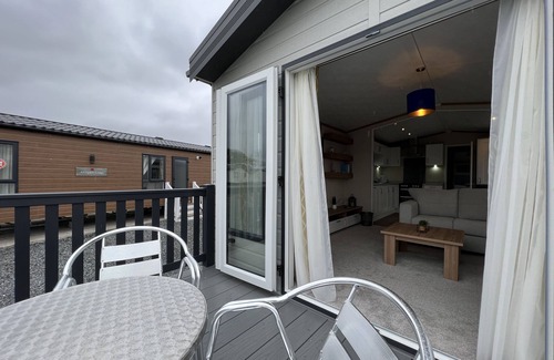 St. Andrews Cottage | Stewart Resort Lodge 21 is a luxury lodge that sleeps 4 guests in 2 bedrooms