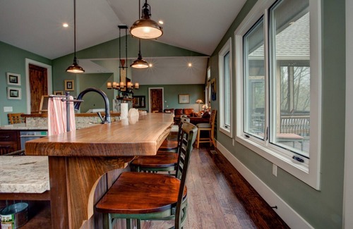 Laurel Ridge House | Sticks & Stones | NEW Construction, Elegantly Decorated, HOT TUB, Pet Friendly, Tons of Privacy!