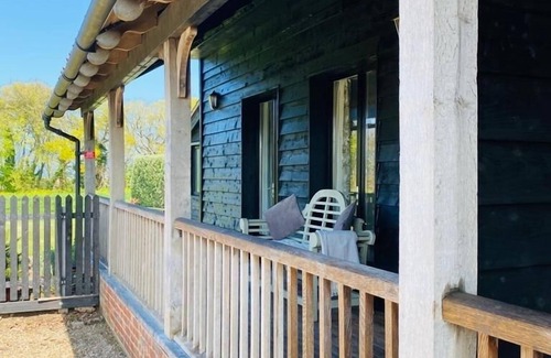 Stiffkey Cottage | Stiffkey, hot tub/spa safe garden dog friendly, parking, next to marsh local pub