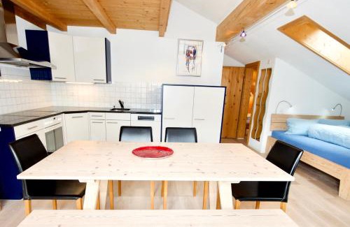 Vals Apartment | Stilvolle Dachwohnung für 4 im Thermenort Vals