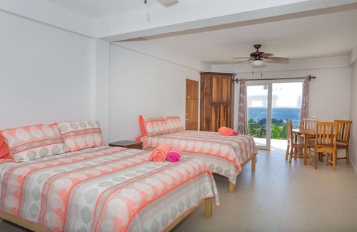 Antoneys Cay Apartment | Sting Ray at Sea Scape, studio with huge pool + amazing views