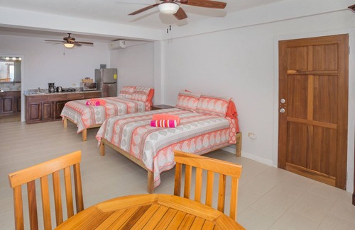 Antoneys Cay Apartment | Sting Ray at Sea Scape, studio with huge pool + amazing views