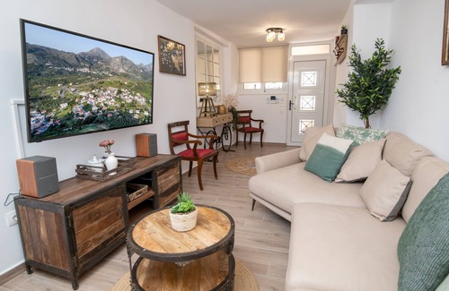 Agios Vasileios House | Stoa Luxury House with Unique Jacuzzi Room