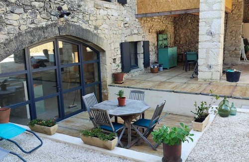 Moulezan House | Stone barn with spa in a southern village, ideal for everyone!