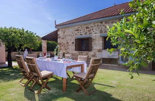 Katsifariana Villa | Stone built villa Anerocurù with ample gardens, BBQ, near Chania town and beach