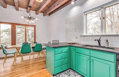 Kabletown House | Stone Cabin on Valley View: Firepit + Hot Tub