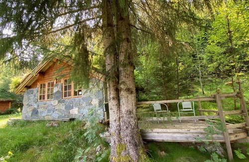 Hoyanger Cabin | Stone cabin, sleeps 2-4, with traditional grass roof. Self catering.
