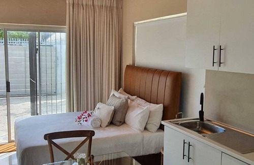 Strand Cabin | Stone Cottage designed with comfort and sheer luxury in mind