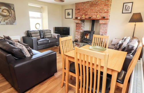 Ballydavid Cottage | STONE COTTAGE, family friendly in Ballydavid, County Kerry