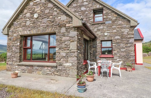 Waterville Cottage | STONE COTTAGE, pet friendly in Waterville, County Kerry
