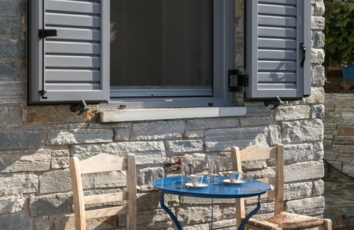 Nea Styra House | Stone & Cozy Studio ιdeal for relaxed holidays, 100m from the beach!