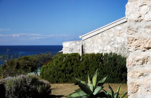 Emu Bay Villa | Stone eco-friendly villa, beachfront acreage. Penguins, koalas