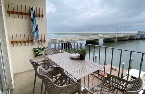 Stone Harbor Condo | Stone Harbor Bayfront retreat in ideal downtown location!
