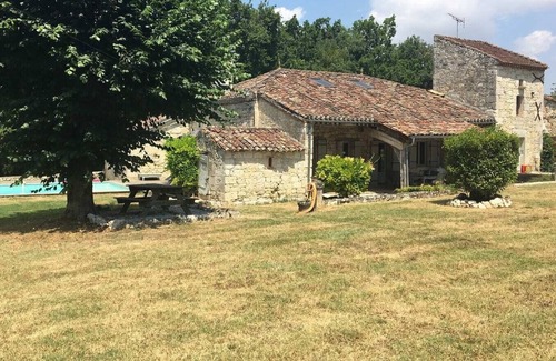 Saint-Caprais-de-Lerm House | Stone house with swimming pool
