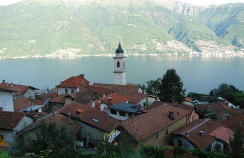 Tronzano Lago Maggiore House | Stone house with 5 beds, large covered terrace with lake view.