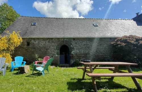 Plufur Cottage | Stone house 10 minutes from the beach