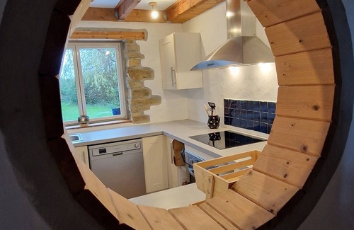 Crozon House | Stone house, 3 bedrooms, sleeps 8 Quiet hamlet near port of Le Fret