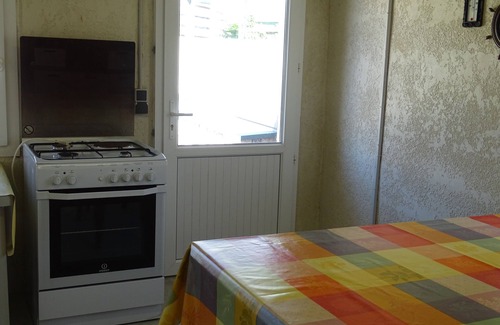 Plurien Cottage | Stone house, 800m2 wooded park, 5 mn from the beach. Bed linen provided