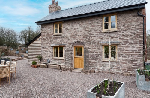 Leominster Cottage | Stone House - a charming cottage that sleeps 6 guests