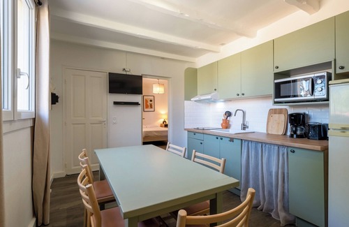 La Roque-sur-Pernes Condo | Stone house T3 in a tourist residence
