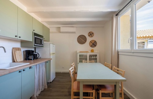 La Roque-sur-Pernes Condo | Stone house T3 in a tourist residence