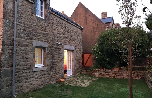 Plouharnel House | Stone house in the heart of an authentic Breton village by the sea