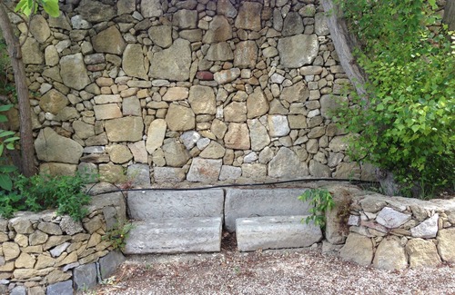 Lauris House | stone house in the luberon, swimming pool at the foot of the village