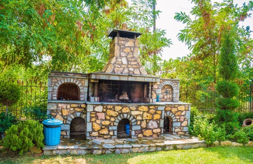 Skala Marion House | Stone House Maria! Great Holidays in a bungalow on a beach!