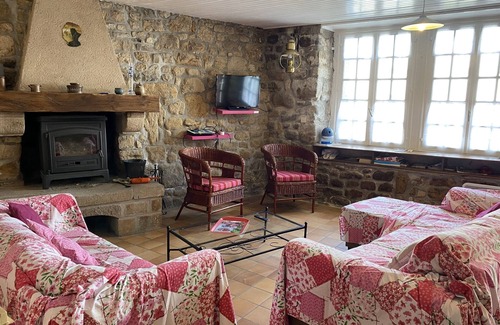 Etel House | Stone house near port and beaches - 2 bedrooms - Up to 4 guests