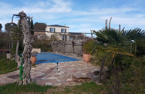 Issirac House | Stone house on 1500m2 near the Gorges de l'Ardèche and the Cèze.