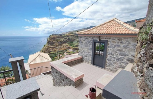 Calheta Cottage | STONE HOUSE