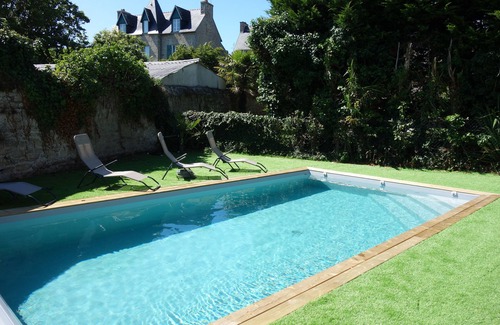 Pont-l'Abbe House | Stone house river view with swimming pool