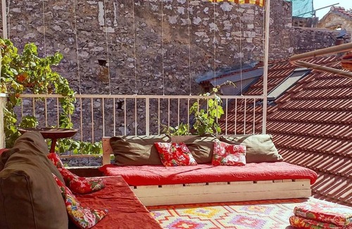 Stari Grad House | Stone house with patio, garden, and terrace, 15 mn walk from swimming areas.