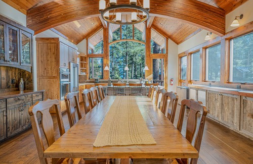 Lake Forest House | Stone Peak Lodge w/Pool Table, Hot Tub, Firepit and Gorgeous Wood + Stonework