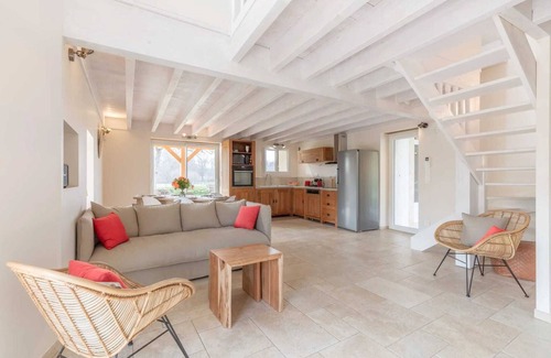 Castelviel Cottage | Stone tobacco drying shed, gîte with swimming pool near Saint Emilion