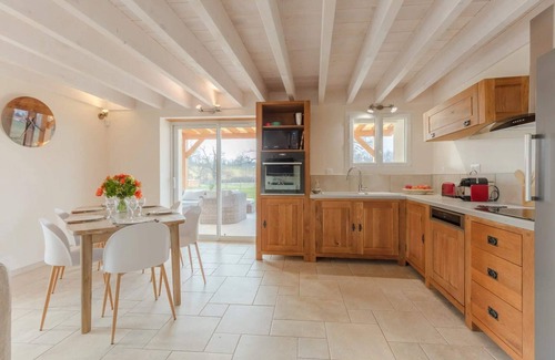 Castelviel Cottage | Stone tobacco drying shed, gîte with swimming pool near Saint Emilion