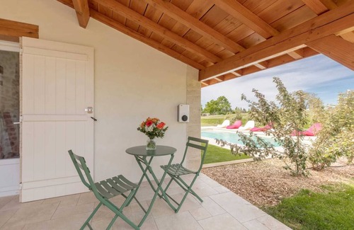 Castelviel Cottage | Stone tobacco drying shed, gîte with swimming pool near Saint Emilion
