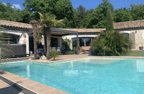 Montmeyran House | Stone villa in Drôme with pool and jacuzzi