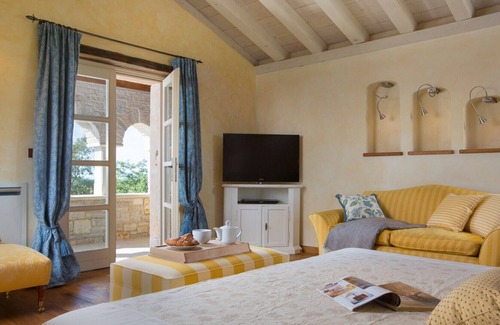 Filipini Villa | Stone Villa Lou-Sophie