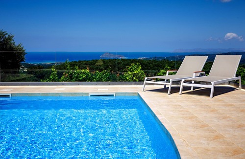 Platanias Villa | Stone Villa ★ Sea View ★ Heated Private Pool ★ 2bedrooms and 5 sleeps