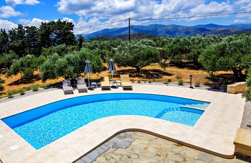 Platanias Villa | Stone Villa ★ Sea View ★ Heated Private Pool ★ 2bedrooms and 5 sleeps