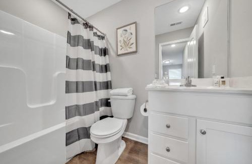 New Albany Apartment | Stonecrest 712, 2bd Apt I Free Parking I Pool