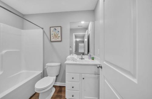 New Albany Apartment | Stonecrest 910, 2bd Apt I Free Parking I Pool