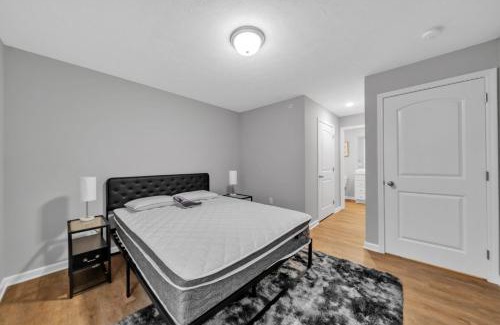 New Albany Apartment | Stonecrest 910, 2bd Apt I Free Parking I Pool