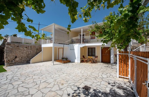 Kalamitsi House | Stoned Traditional House just 3km from amazing beaches