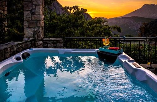 Omis Villa | Stonehouse Korlat with open-air jacuzzi