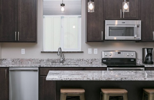 Wasilla Cottage | Stoneridge Place Cottage #1 - Vacation or Executive Retreat 1Br 1Ba Garage!